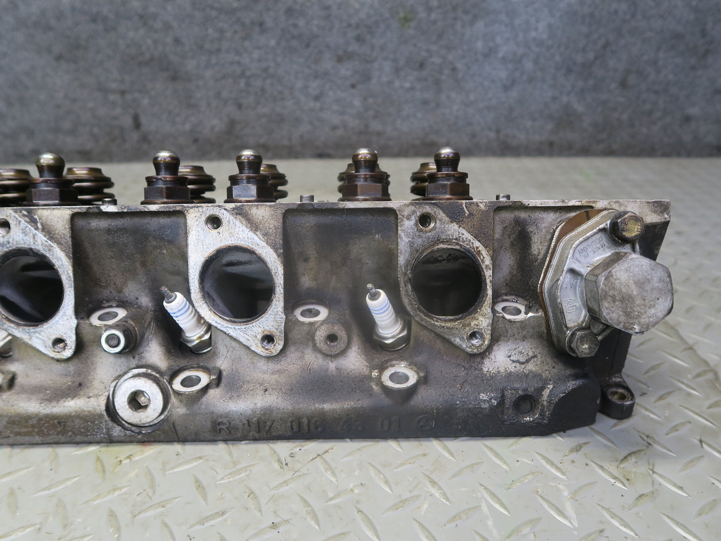 86-91 Mercedes W126 560 SEL 5.6L M117 117.968 Engine Right Cylinder Head OEM