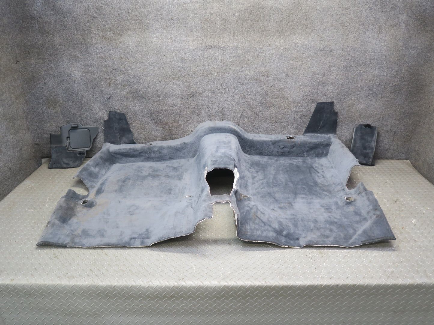 84-86 Toyota Cressida MX73 Sedan Set of 4 Interior Floor MAT Carpet Liner OEM