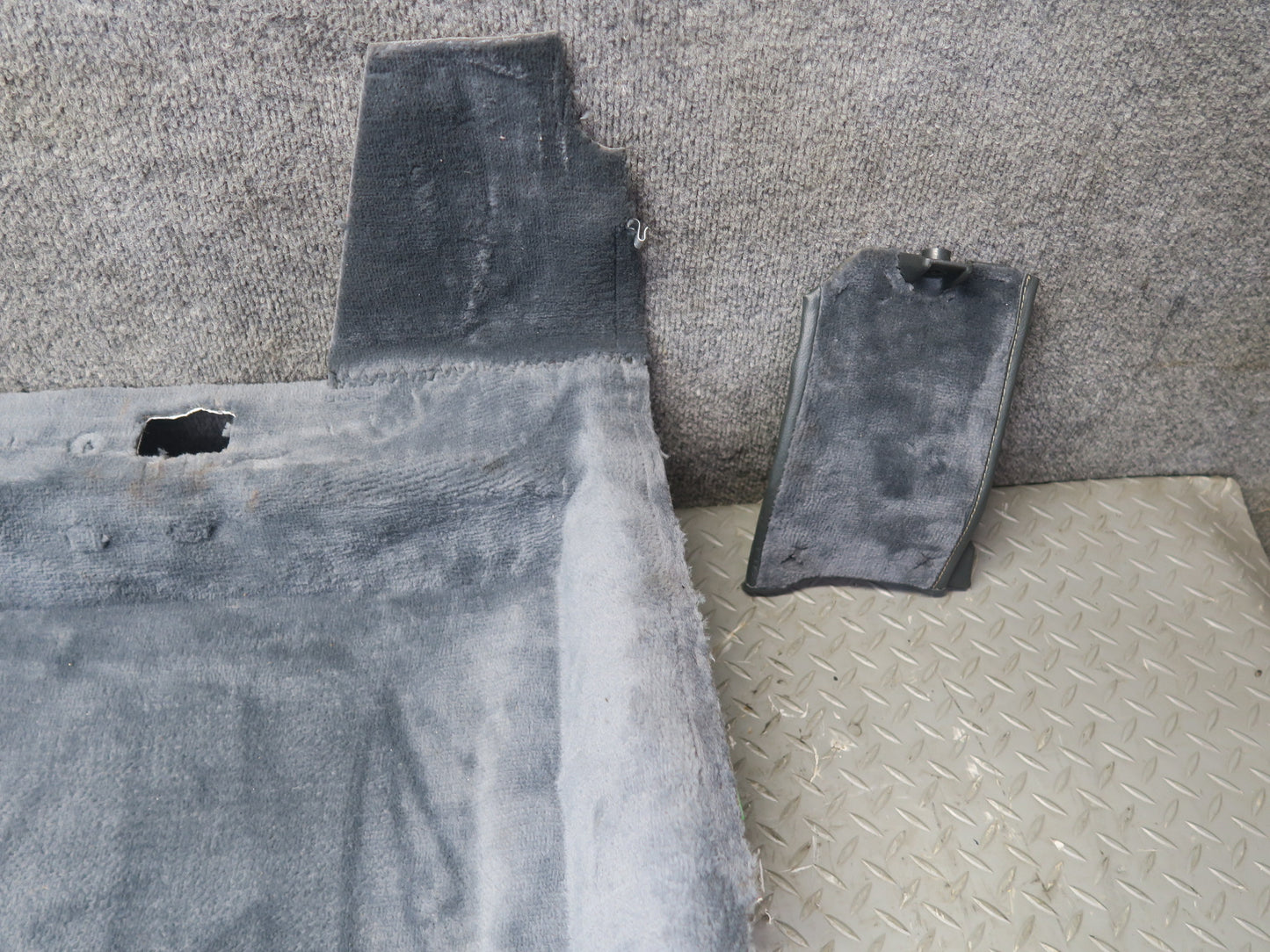 84-86 Toyota Cressida MX73 Sedan Set of 4 Interior Floor MAT Carpet Liner OEM