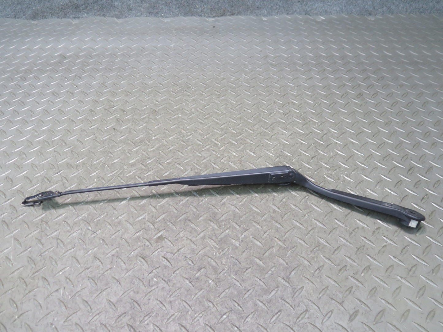 84-86 Toyota Cressida MX73 Set of 2 Front Left & Right Wiper Arm OEM