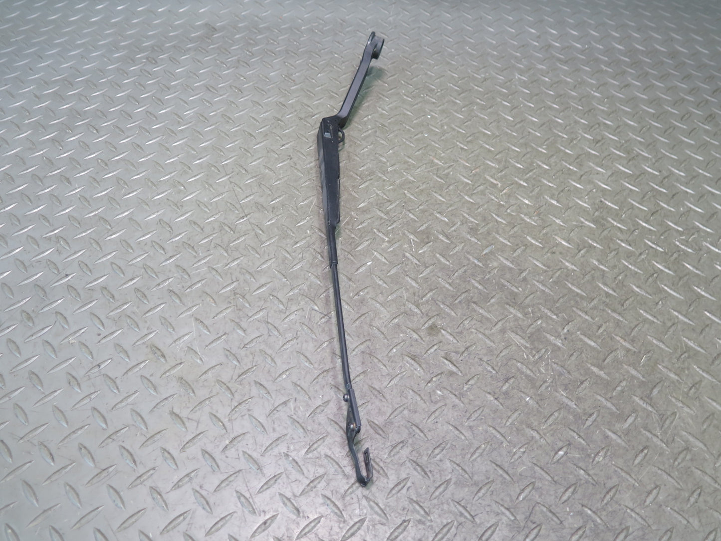 84-86 Toyota Cressida MX73 Set of 2 Front Left & Right Wiper Arm OEM