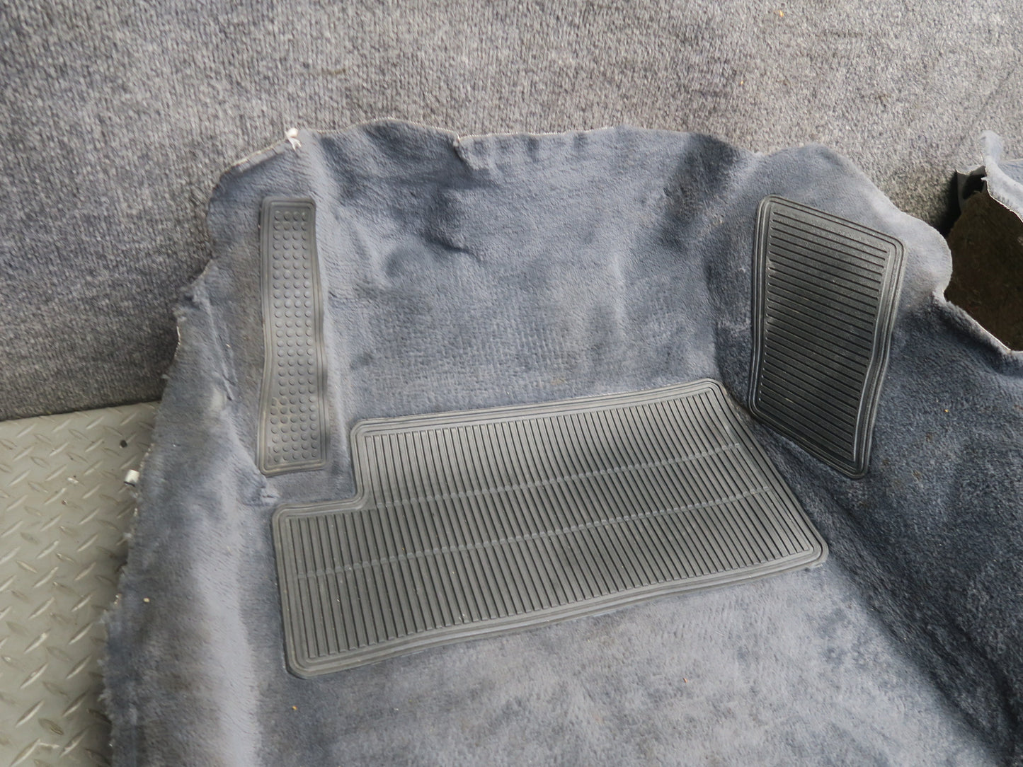 84-86 Toyota Cressida MX73 Sedan Set of 4 Interior Floor MAT Carpet Liner OEM
