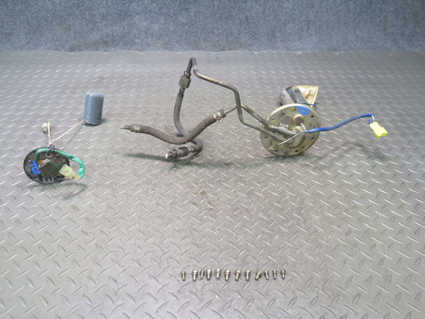 85-86 Toyota Cressida MX73 Fuel Pump Level Sensor Sending Unit Set of 2 OEM