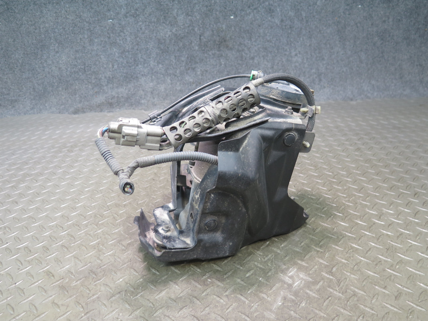 2010-2013 Lexus URJ150L GX460 Air Ride Suspension Compressor Pump Assembly
