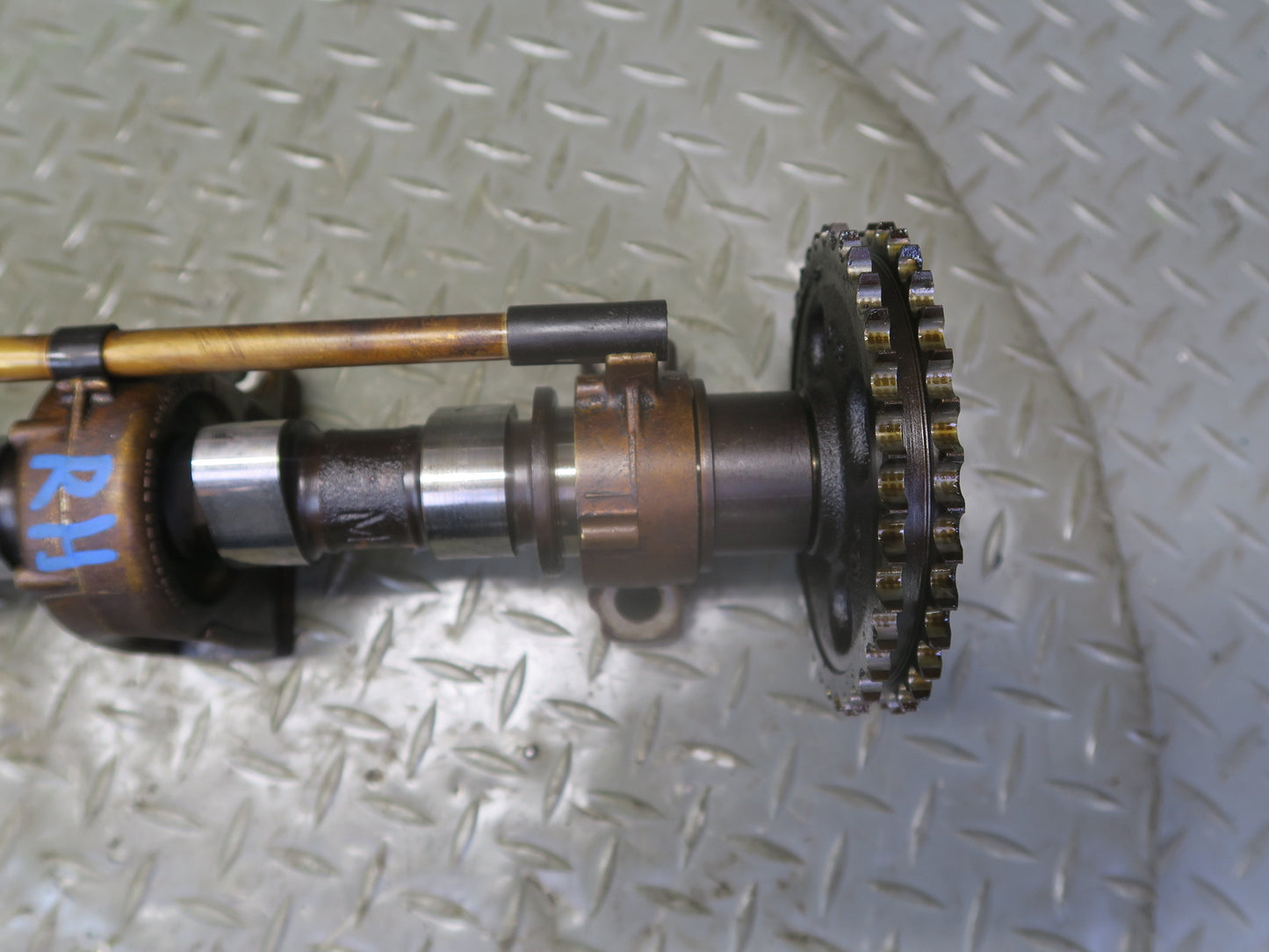 86-91 Mercedes W126 M117 Engine Right Camshaft Assembly w Bolts OEM