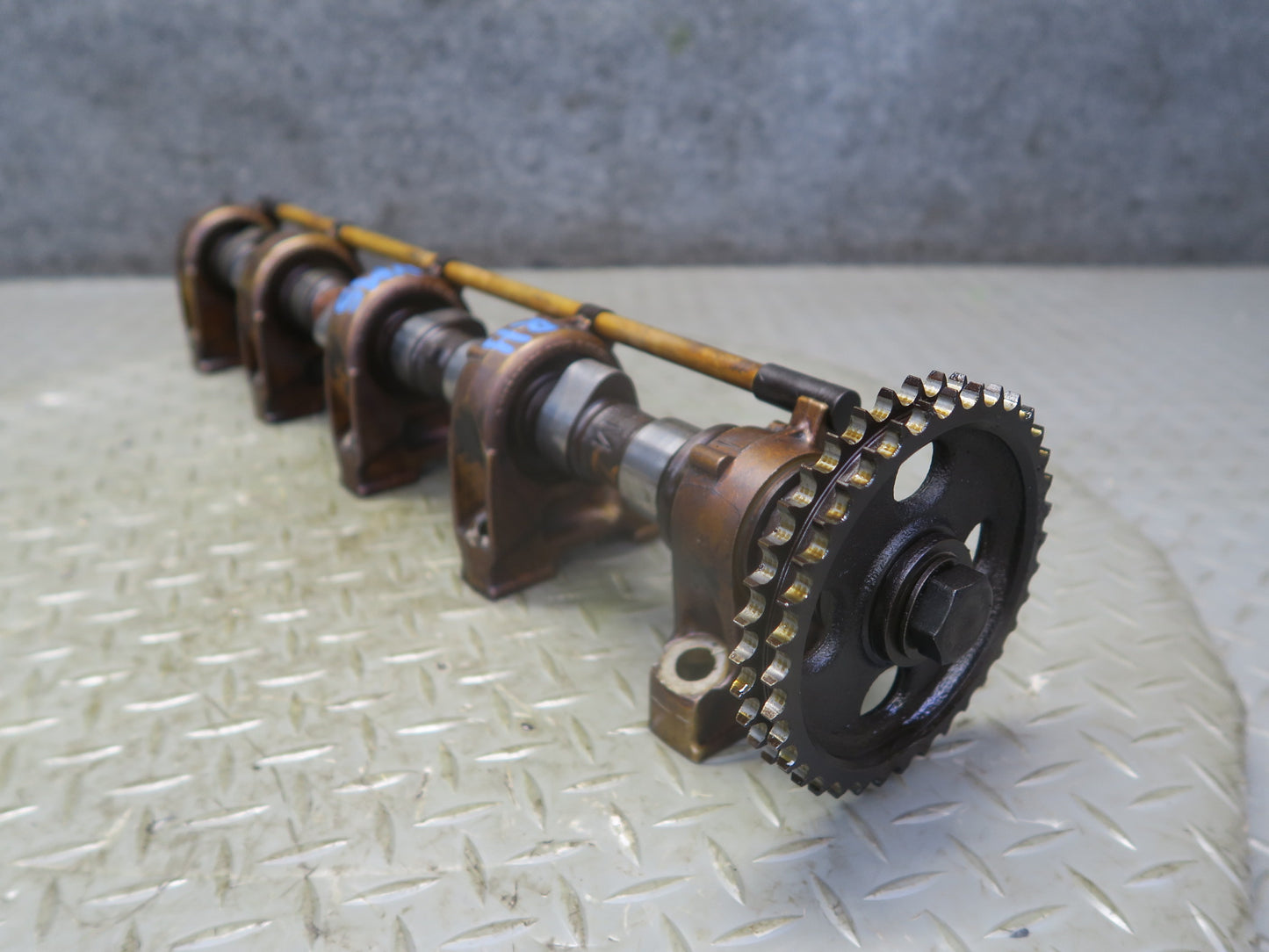 86-91 Mercedes W126 M117 Engine Right Camshaft Assembly w Bolts OEM