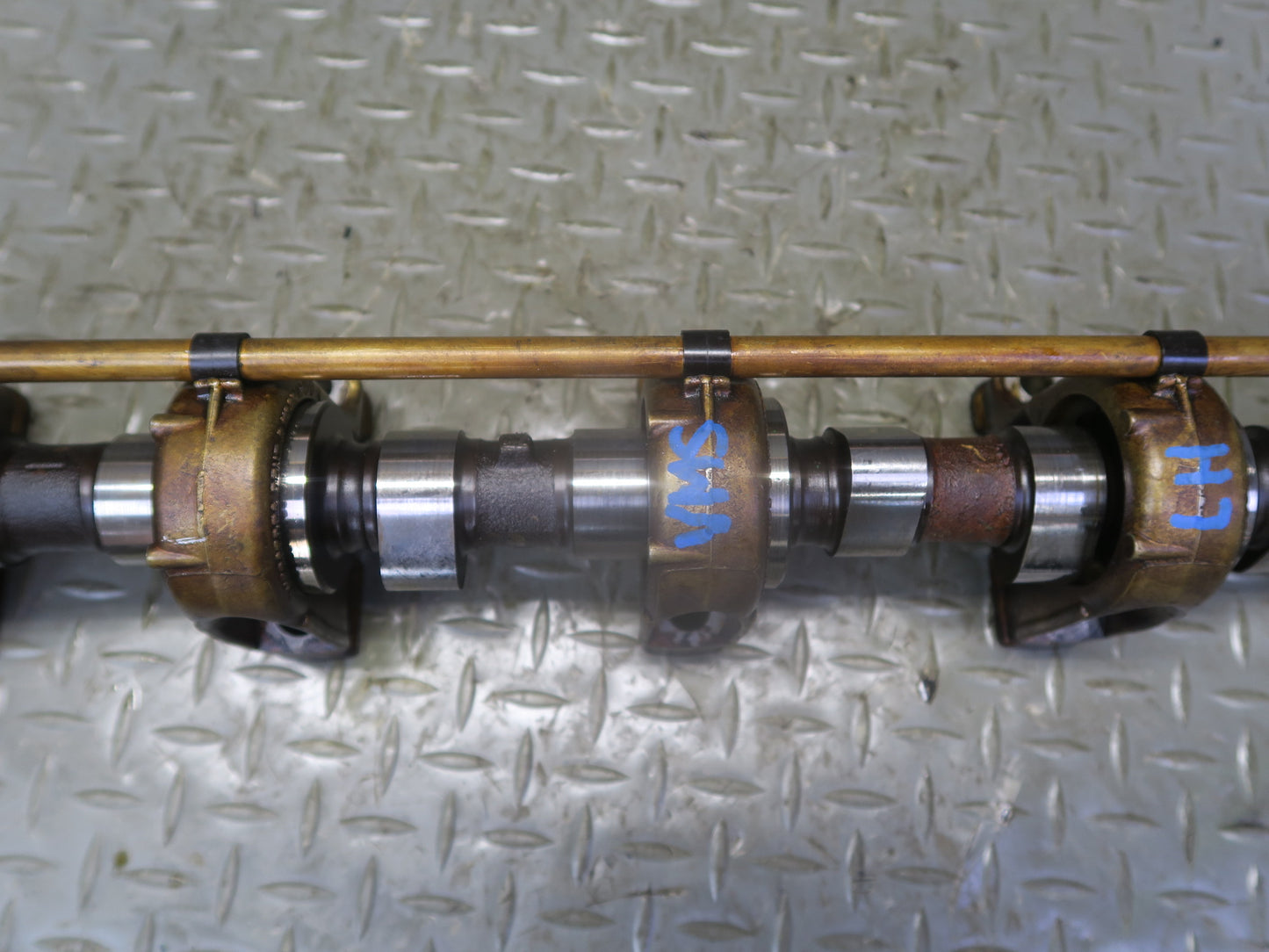 86-91 Mercedes W126 M117 Engine Left Camshaft Assembly w Bolts OEM