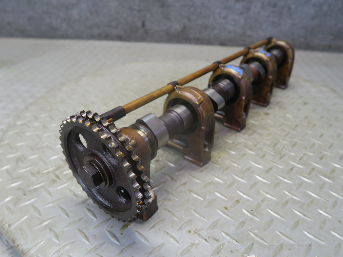 86-91 Mercedes W126 M117 Engine Left Camshaft Assembly w Bolts OEM