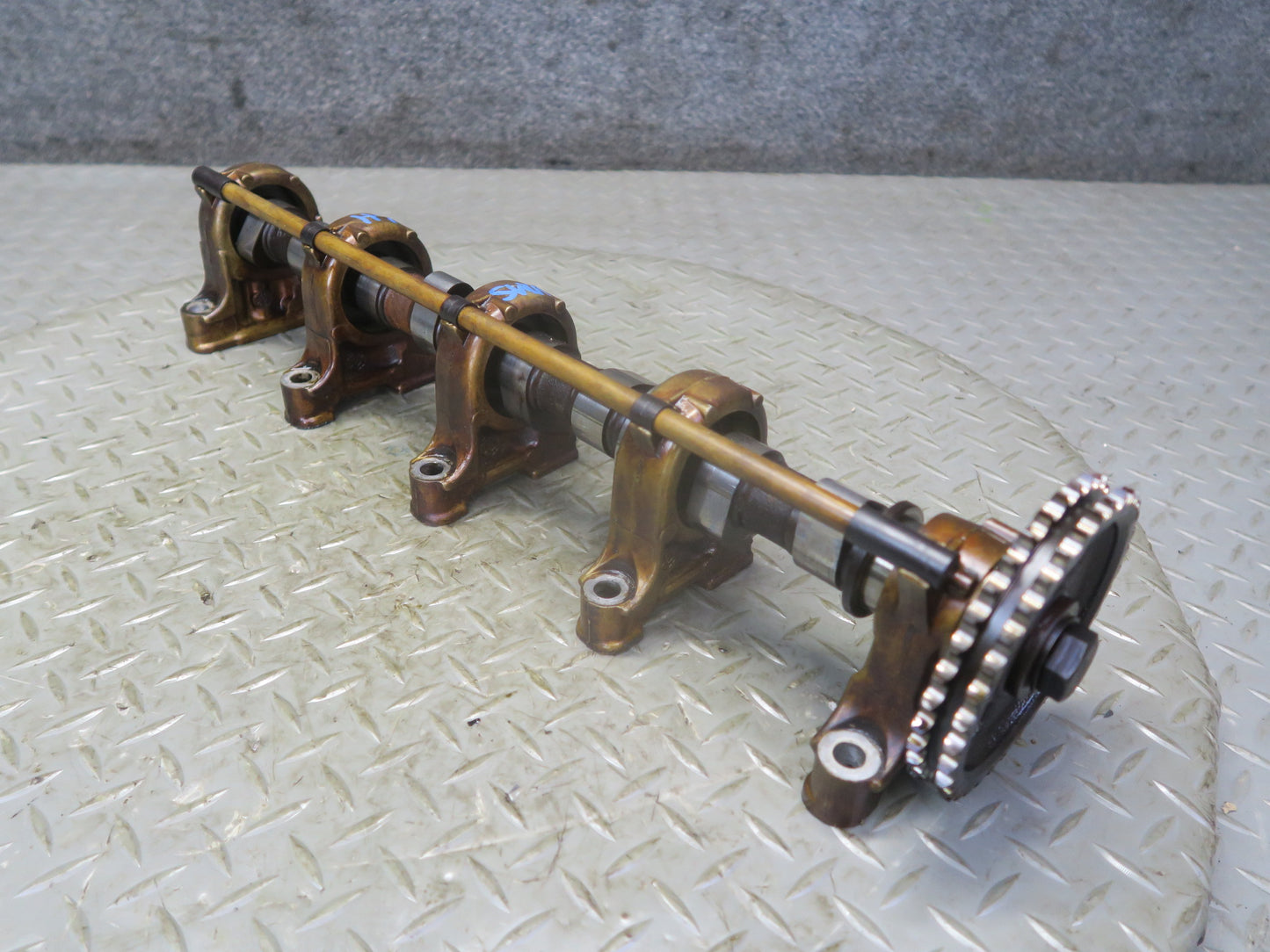 86-91 Mercedes W126 M117 Engine Left Camshaft Assembly w Bolts OEM