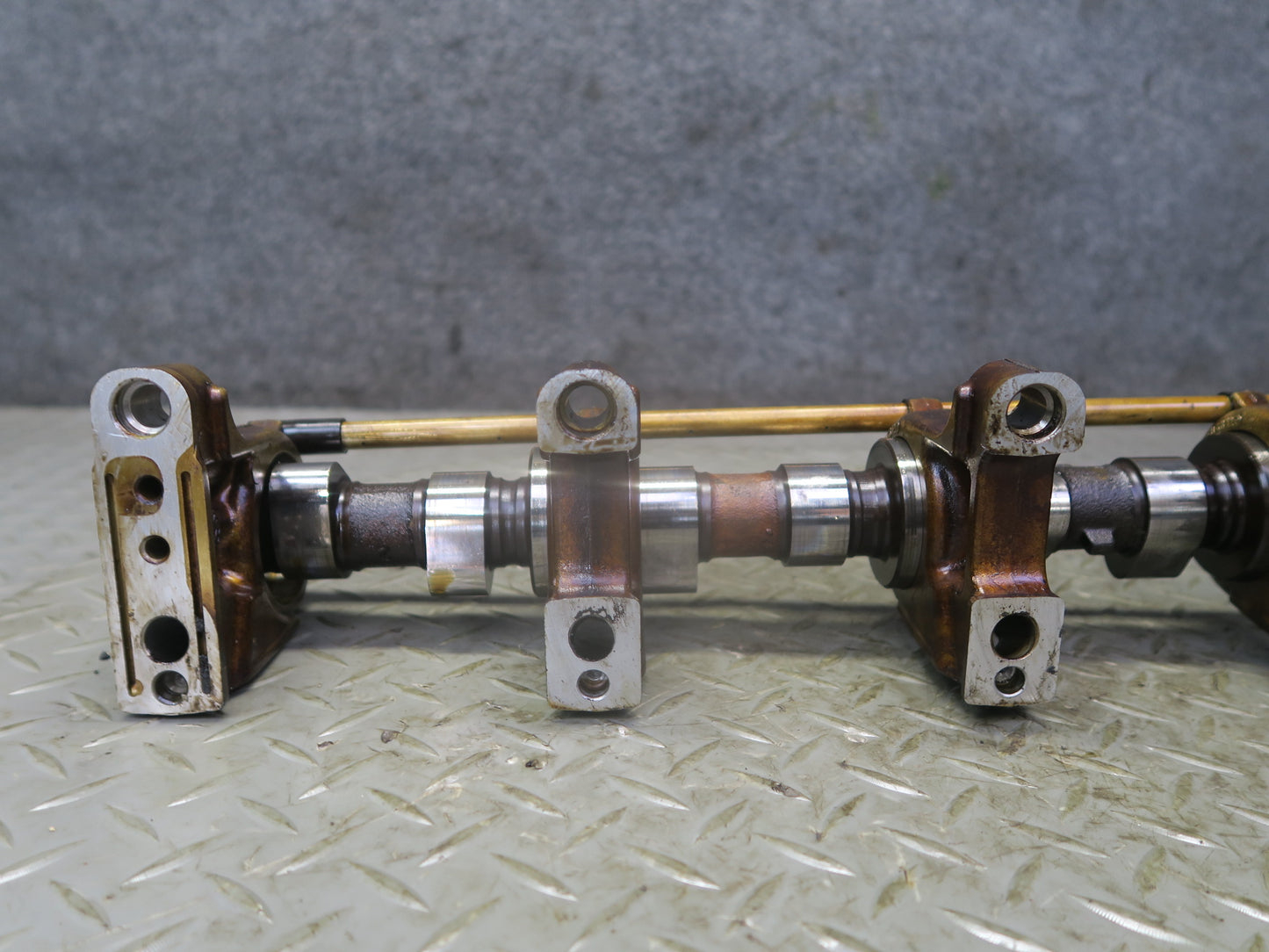 86-91 Mercedes W126 M117 Engine Left Camshaft Assembly w Bolts OEM