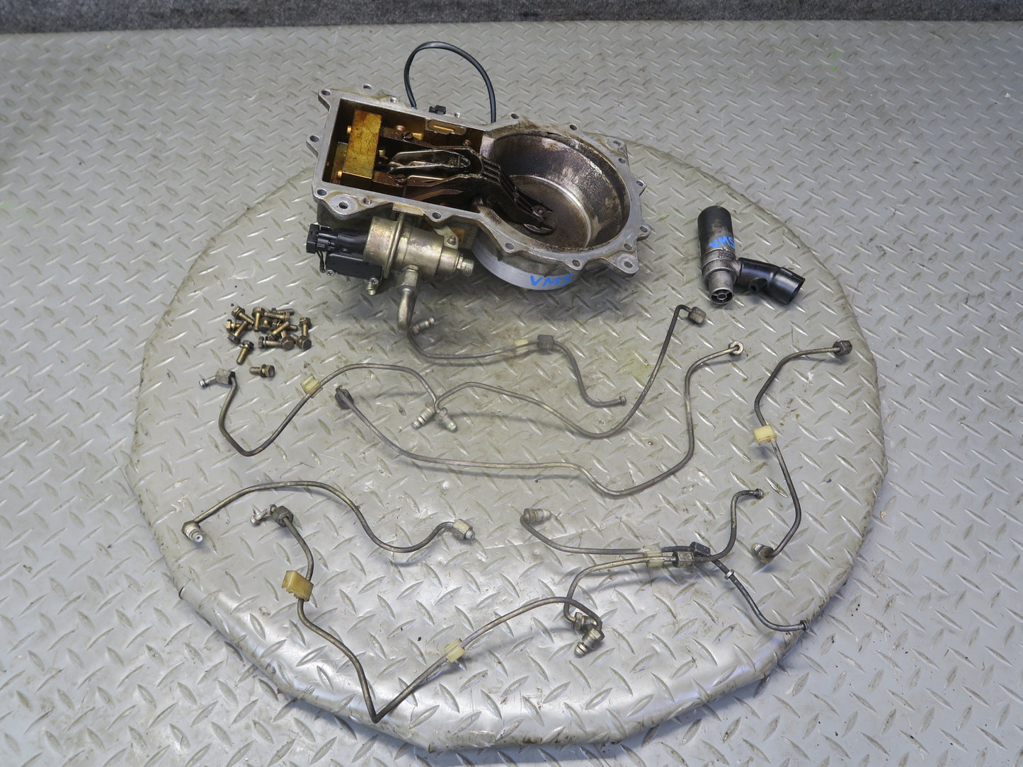 86-91 Mercedes W126 560SEL M117 Fuel Injection Distributor w Fuel Line Set OEM