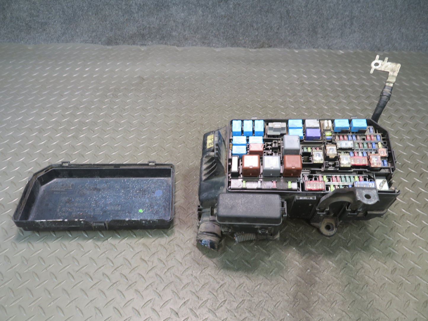 2010-2013 Lexus URJ150L GX460 Power Distribution Fuse Relay Box