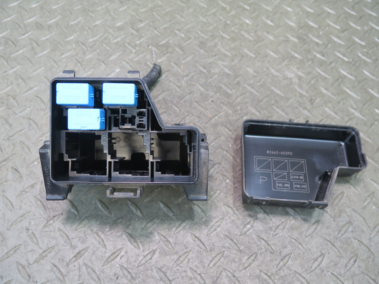 2010-2013 Lexus URJ150L GX460 Power Distribution Fuse Relay Box
