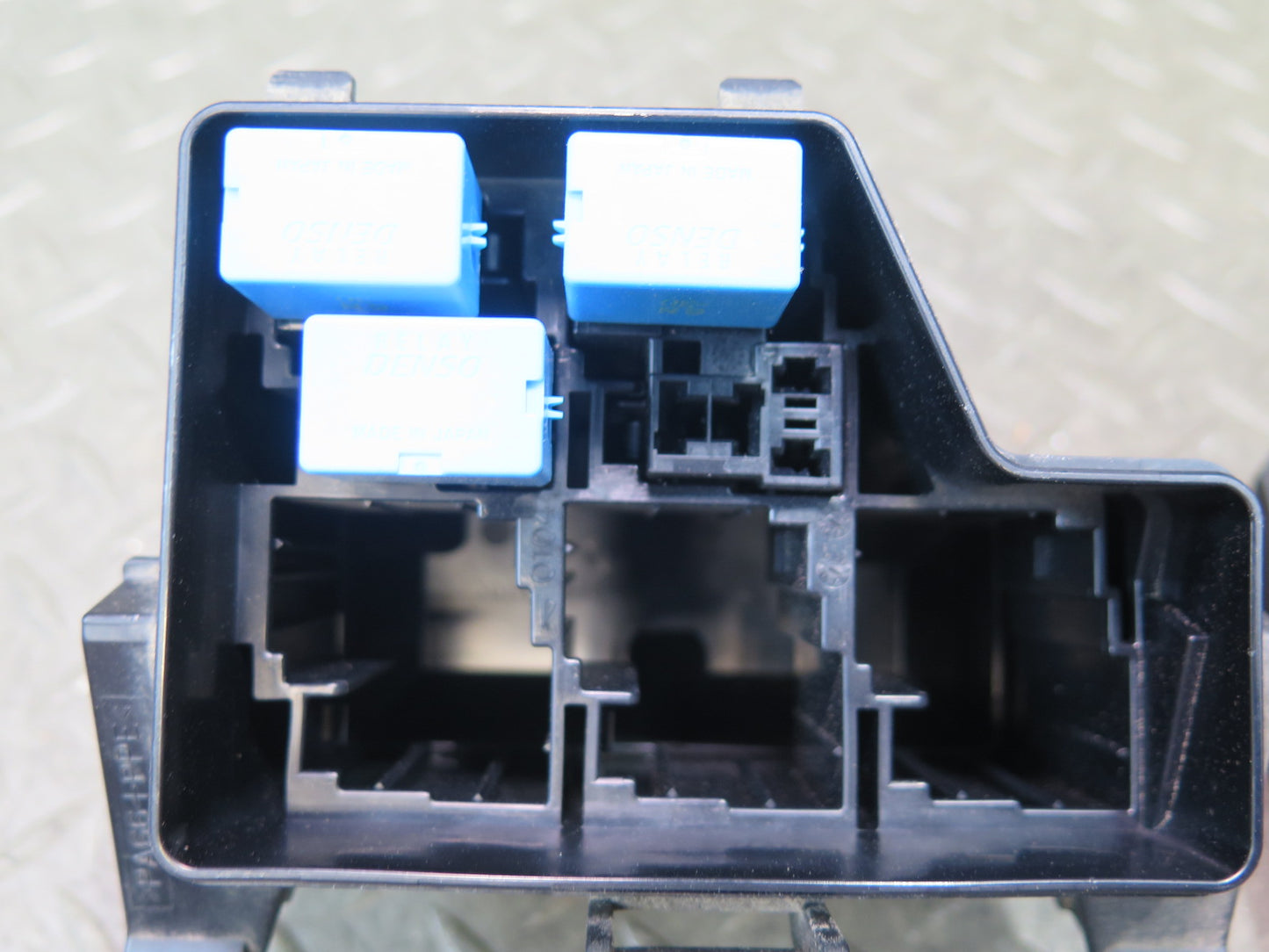 2010-2013 Lexus URJ150L GX460 Power Distribution Fuse Relay Box