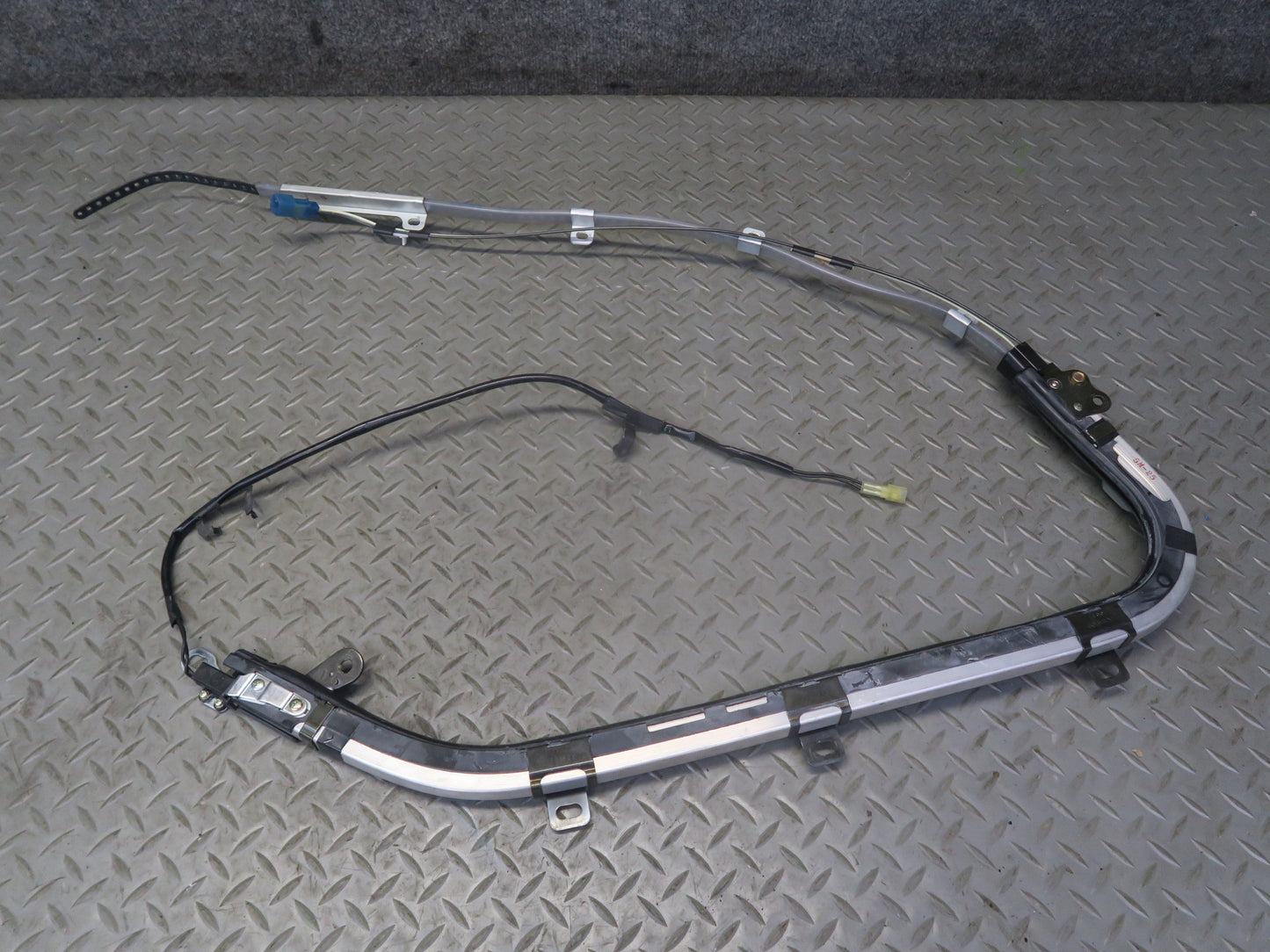 84-86 TOYOTA CRESSIDA MX73 FRONT LEFT ROOF SHOULDER BELT GUIDE RAIL ASSY OEM