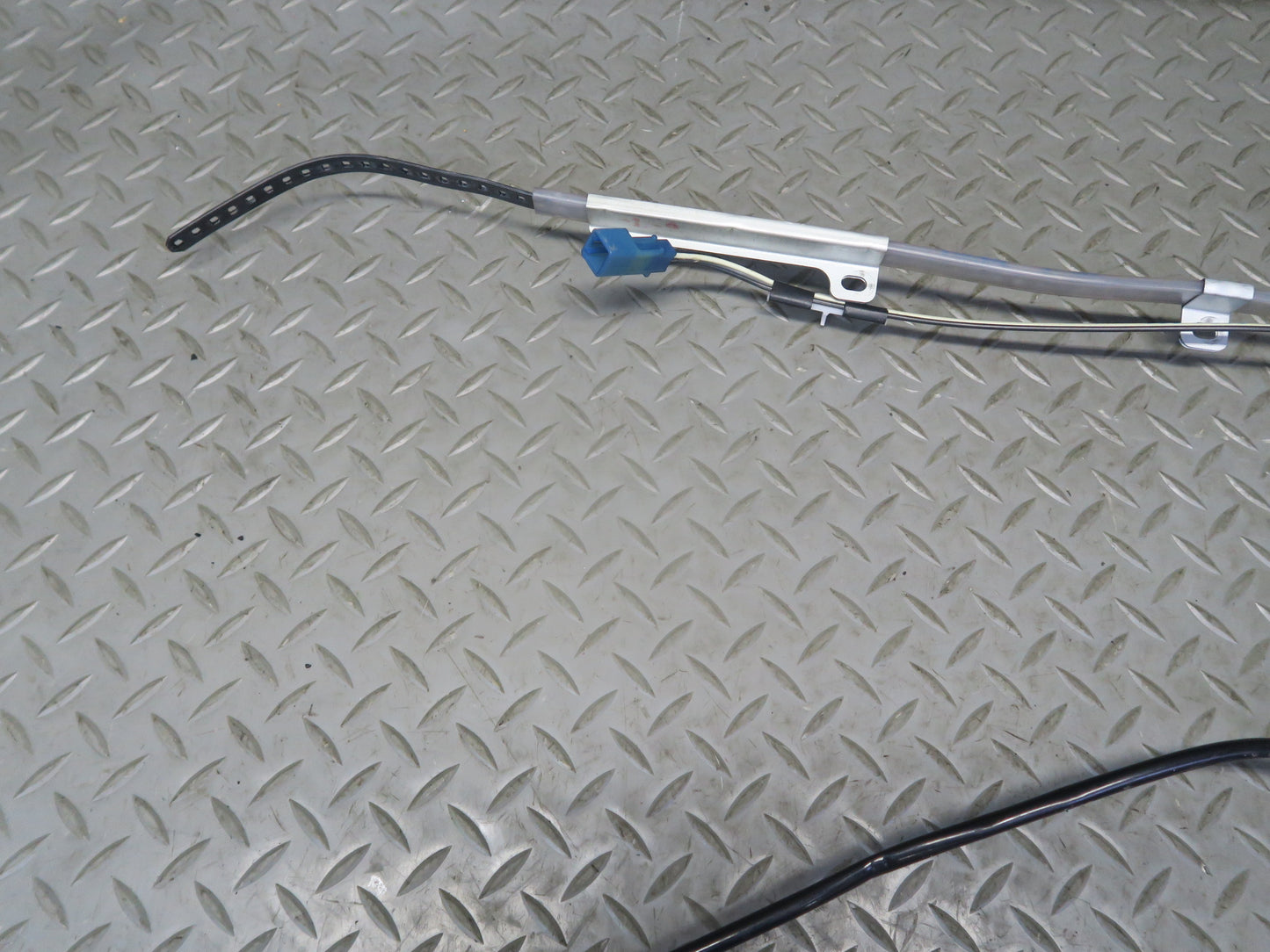 84-86 TOYOTA CRESSIDA MX73 FRONT LEFT ROOF SHOULDER BELT GUIDE RAIL ASSY OEM