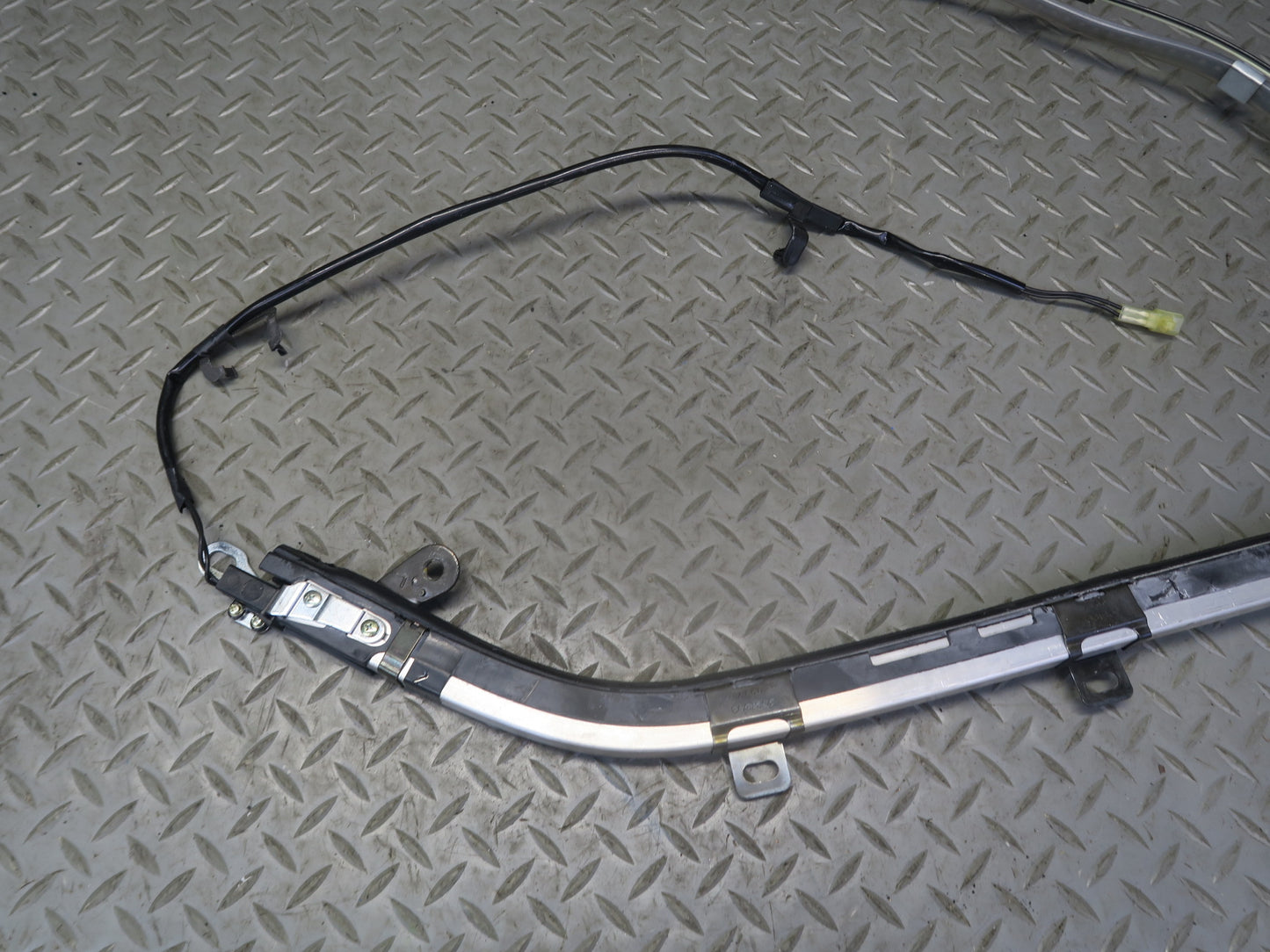 84-86 TOYOTA CRESSIDA MX73 FRONT LEFT ROOF SHOULDER BELT GUIDE RAIL ASSY OEM