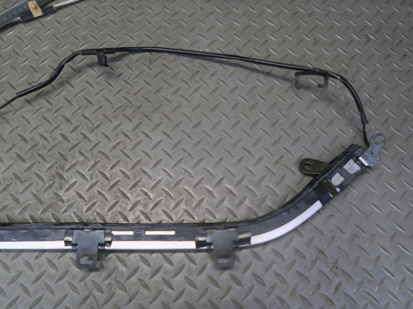 84-86 TOYOTA CRESSIDA MX73 FRONT LEFT ROOF SHOULDER BELT GUIDE RAIL ASSY OEM