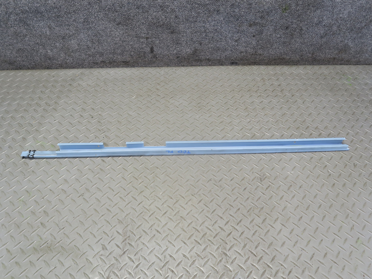 84-86 TOYOTA CRESSIDA MX73 FRONT LEFT ROOF SHOULDER BELT GUIDE RAIL ASSY OEM