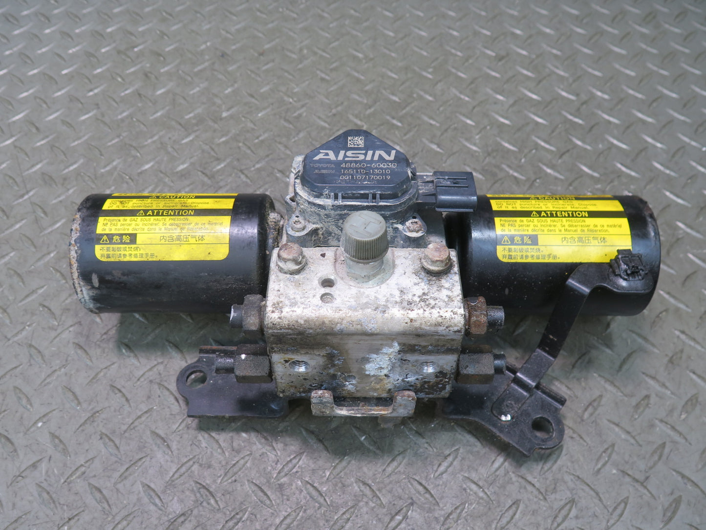 2010-2013 Lexus URJ150L GX460 Suspension Stabilizer Bar Actuator Pump w Bracket