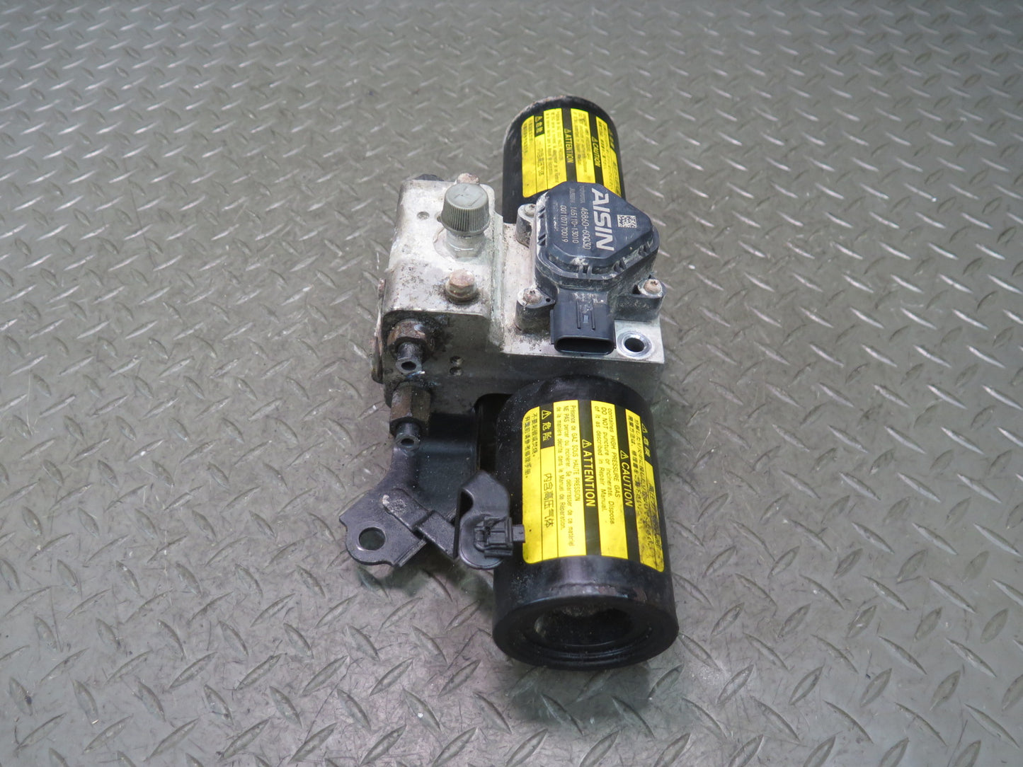 2010-2013 Lexus URJ150L GX460 Suspension Stabilizer Bar Actuator Pump w Bracket