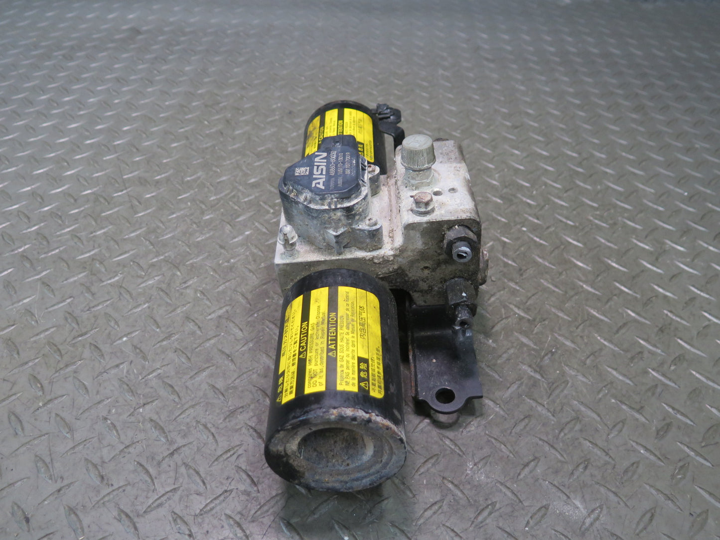 2010-2013 Lexus URJ150L GX460 Suspension Stabilizer Bar Actuator Pump w Bracket