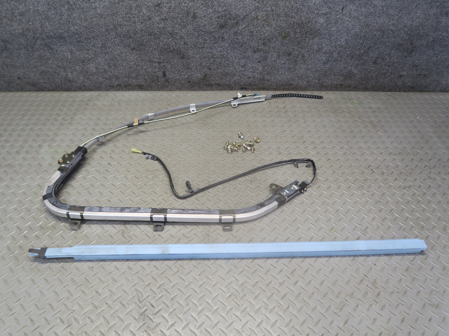 84-86 TOYOTA CRESSIDA MX73 FRONT RIGHT ROOF SHOULDER BELT GUIDE RAIL ASSY OEM