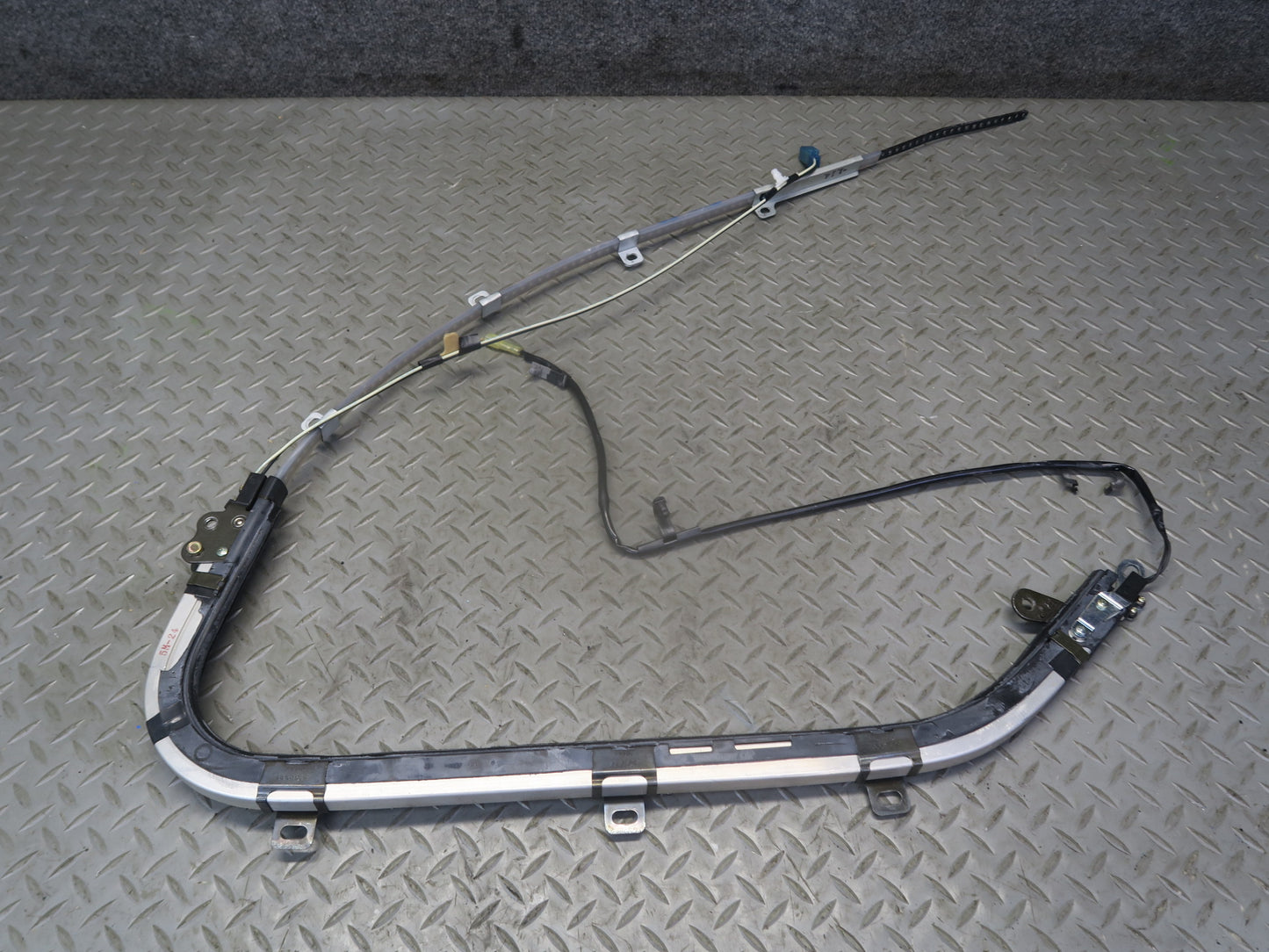 84-86 TOYOTA CRESSIDA MX73 FRONT RIGHT ROOF SHOULDER BELT GUIDE RAIL ASSY OEM