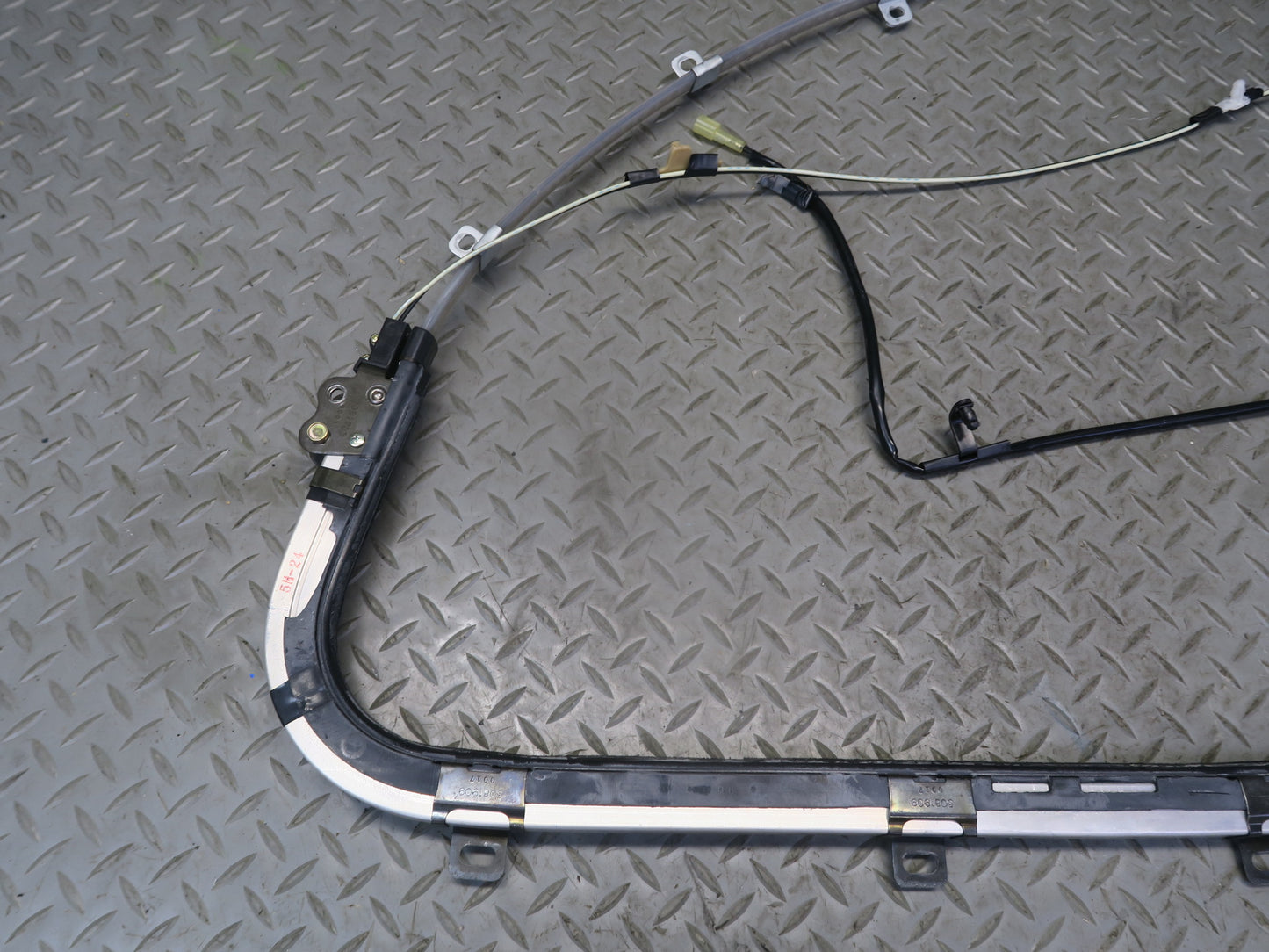 84-86 TOYOTA CRESSIDA MX73 FRONT RIGHT ROOF SHOULDER BELT GUIDE RAIL ASSY OEM