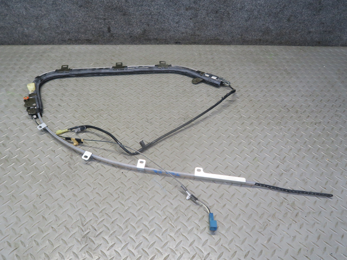84-86 TOYOTA CRESSIDA MX73 FRONT RIGHT ROOF SHOULDER BELT GUIDE RAIL ASSY OEM