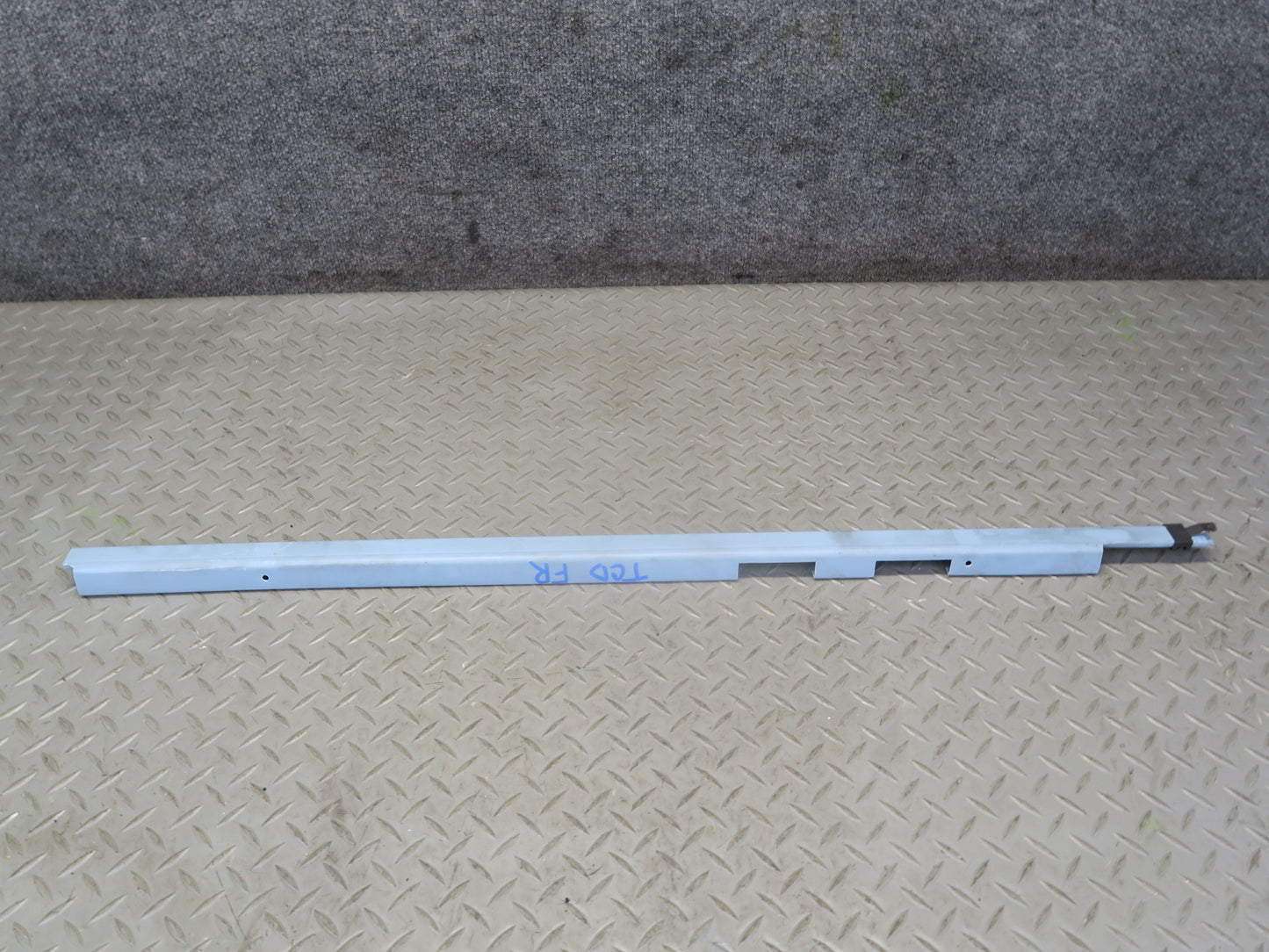 84-86 TOYOTA CRESSIDA MX73 FRONT RIGHT ROOF SHOULDER BELT GUIDE RAIL ASSY OEM