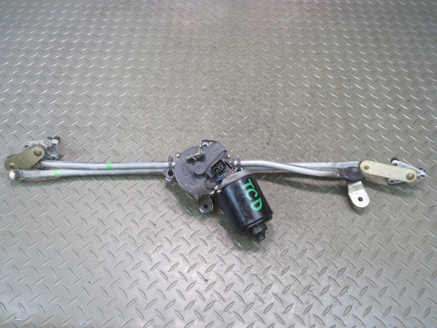 84-86 Toyota Cressida MX73 Front Windshield Wiper Linkage w Motor OEM
