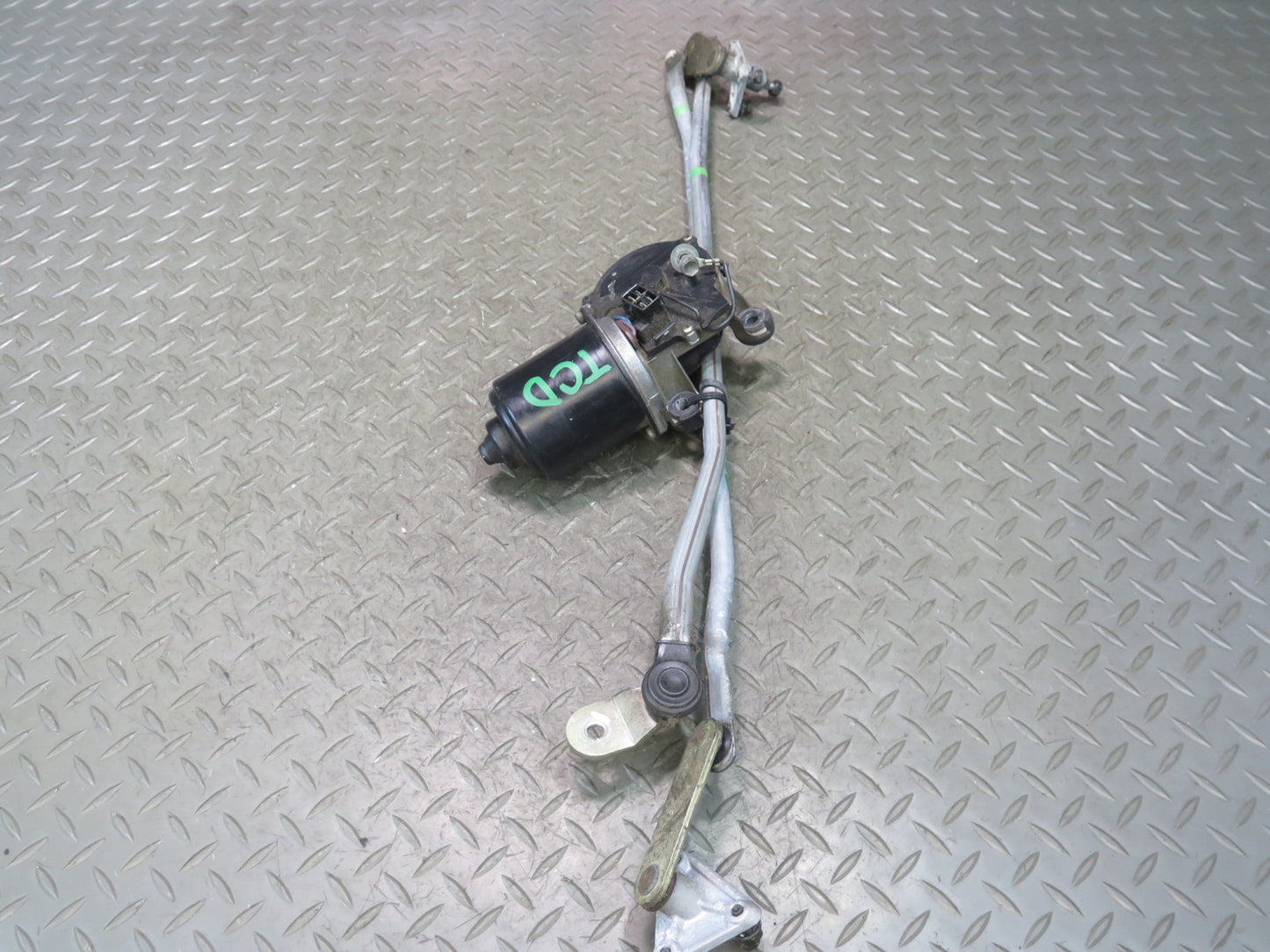 84-86 Toyota Cressida MX73 Front Windshield Wiper Linkage w Motor OEM