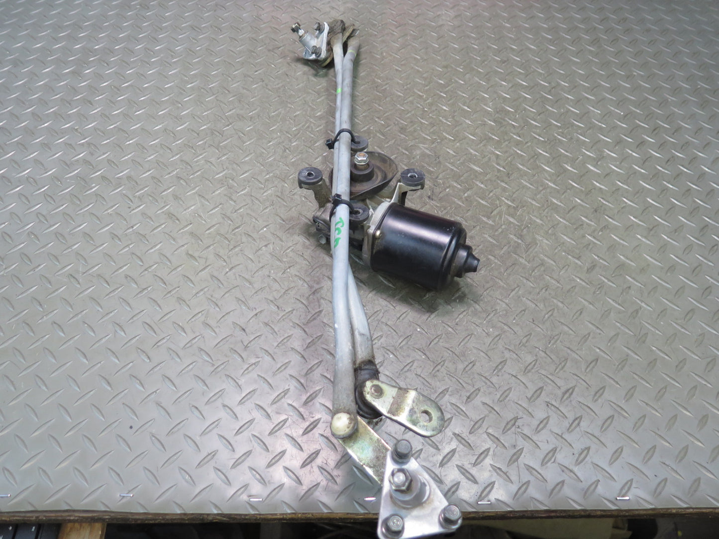 84-86 Toyota Cressida MX73 Front Windshield Wiper Linkage w Motor OEM