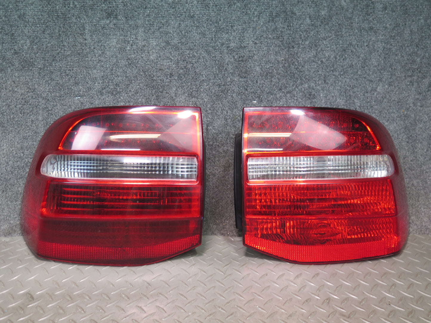 2008-2010 Porsche Cayenne 957 Rear Left & Right Tail Light Lamp Set of 2