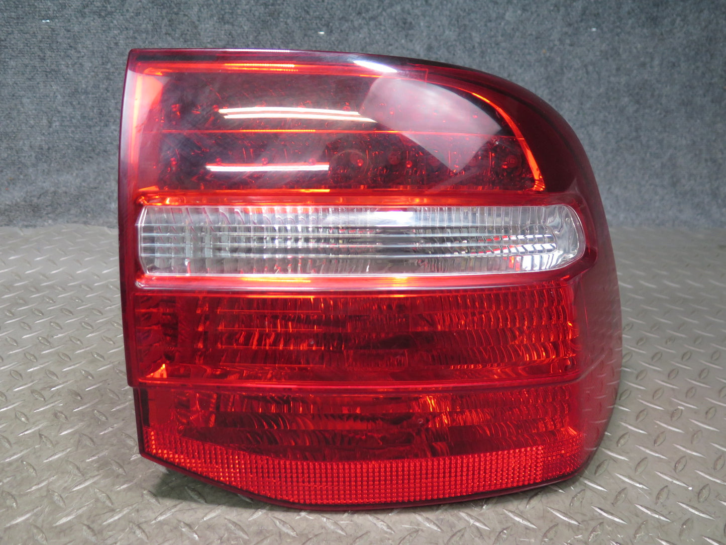 2008-2010 Porsche Cayenne 957 Rear Left & Right Tail Light Lamp Set of 2