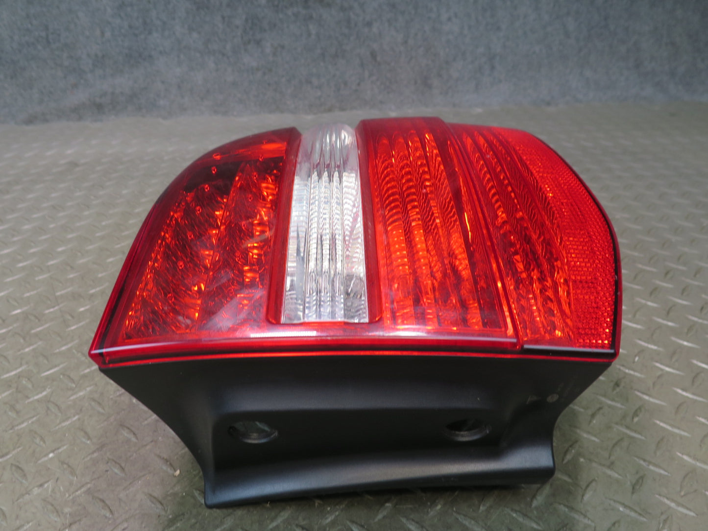 2008-2010 Porsche Cayenne 957 Rear Left & Right Tail Light Lamp Set of 2