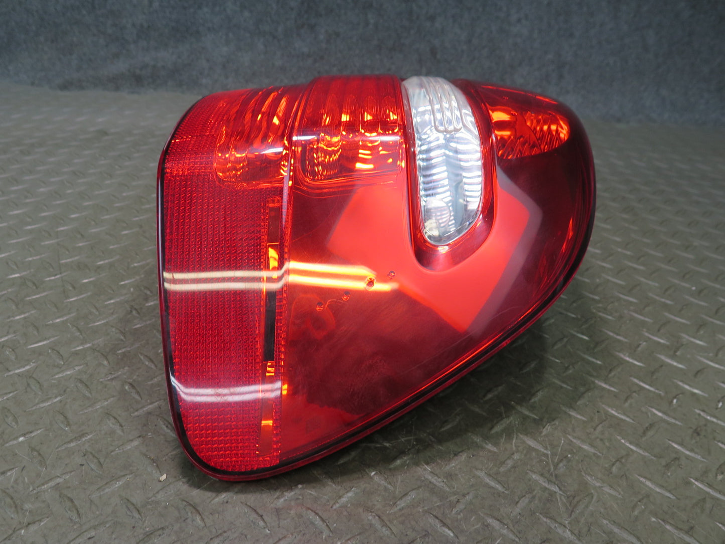 2008-2010 Porsche Cayenne 957 Rear Left & Right Tail Light Lamp Set of 2
