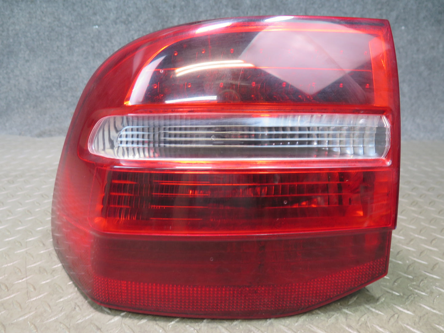 2008-2010 Porsche Cayenne 957 Rear Left & Right Tail Light Lamp Set of 2