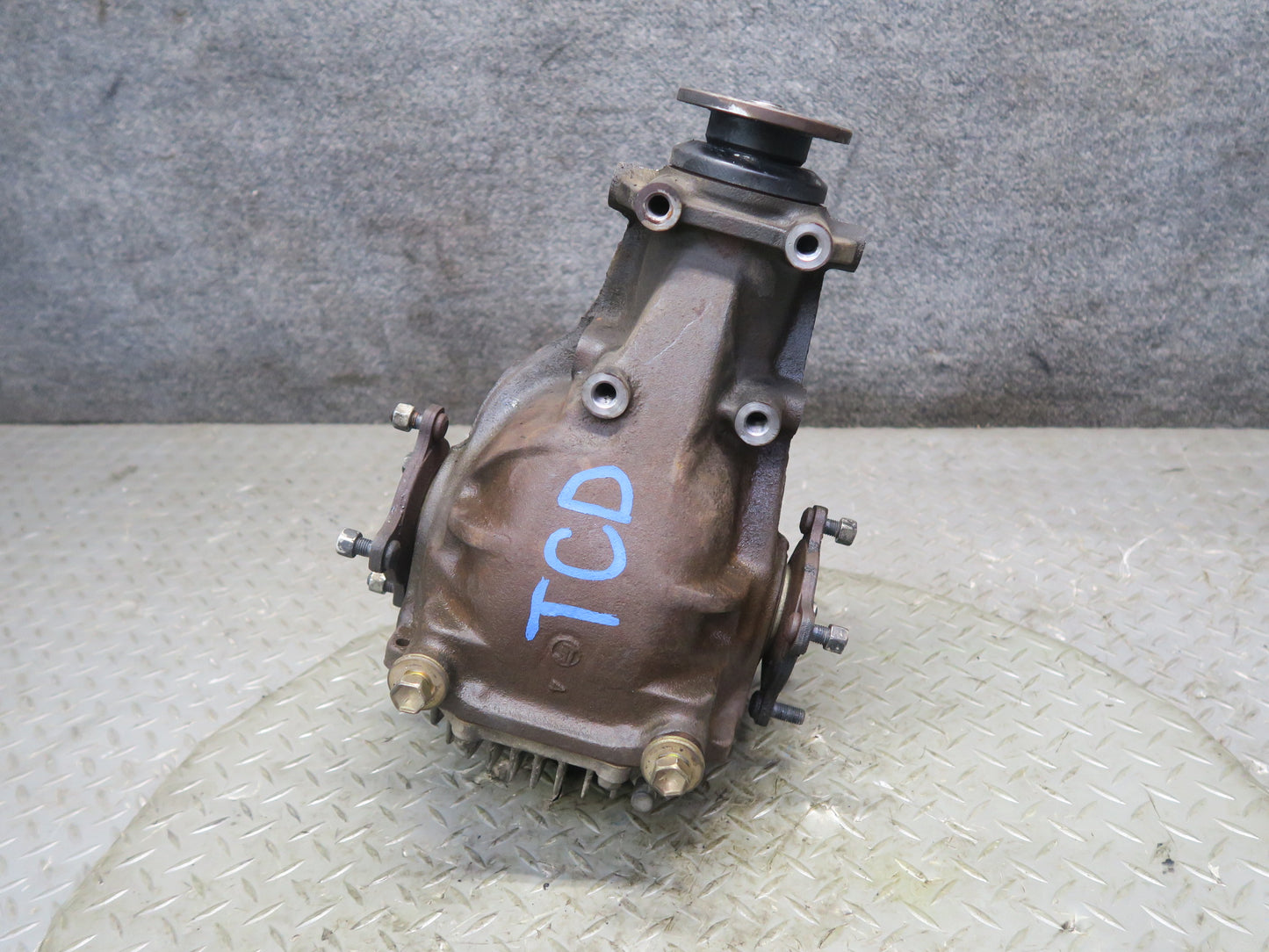 84-86 Toyota Cressida MX73 A/T Rear Differential Carrier 4.1 Ratio 45K Miles OEM