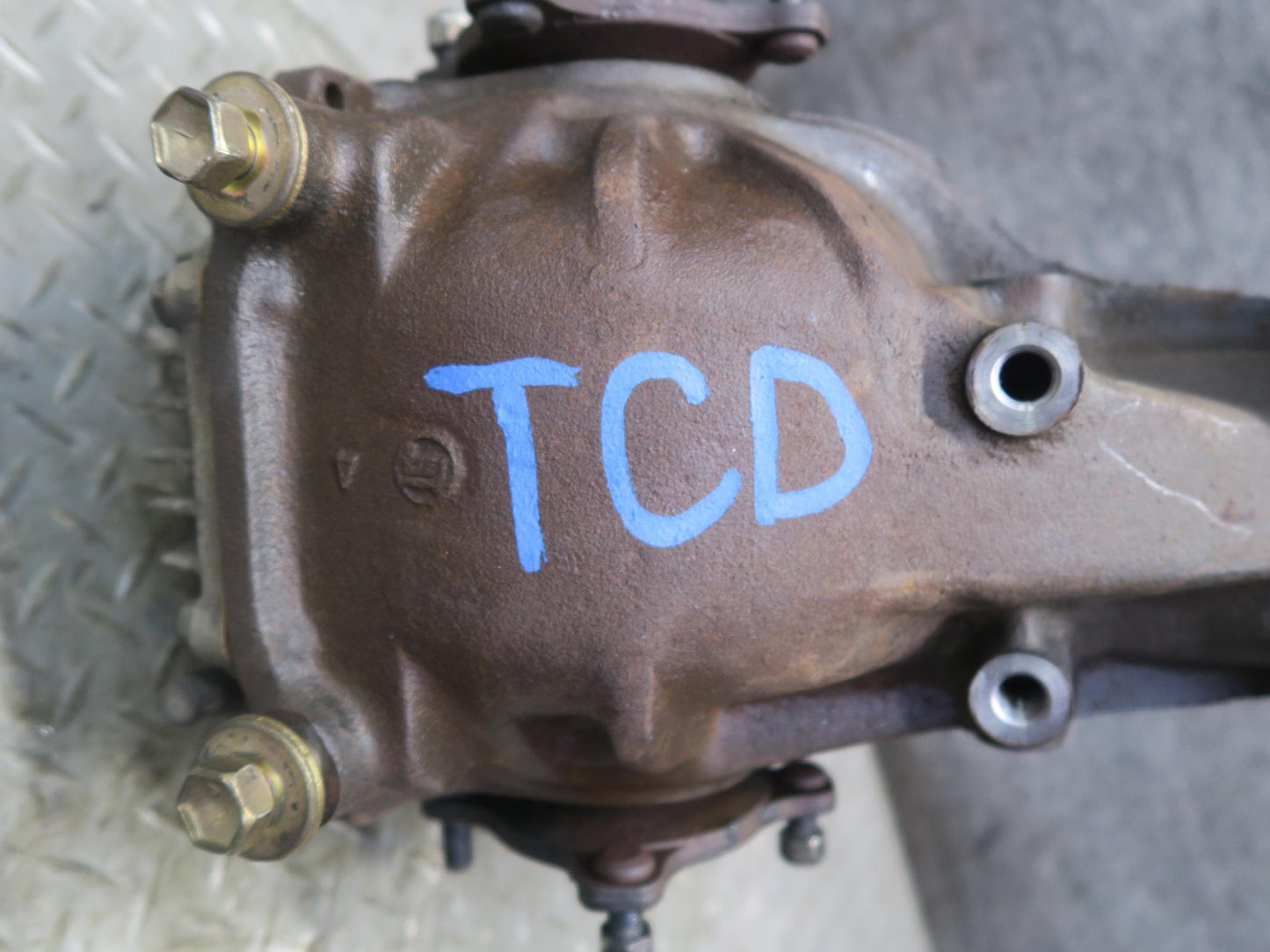 84-86 Toyota Cressida MX73 A/T Rear Differential Carrier 4.1 Ratio 45K Miles OEM