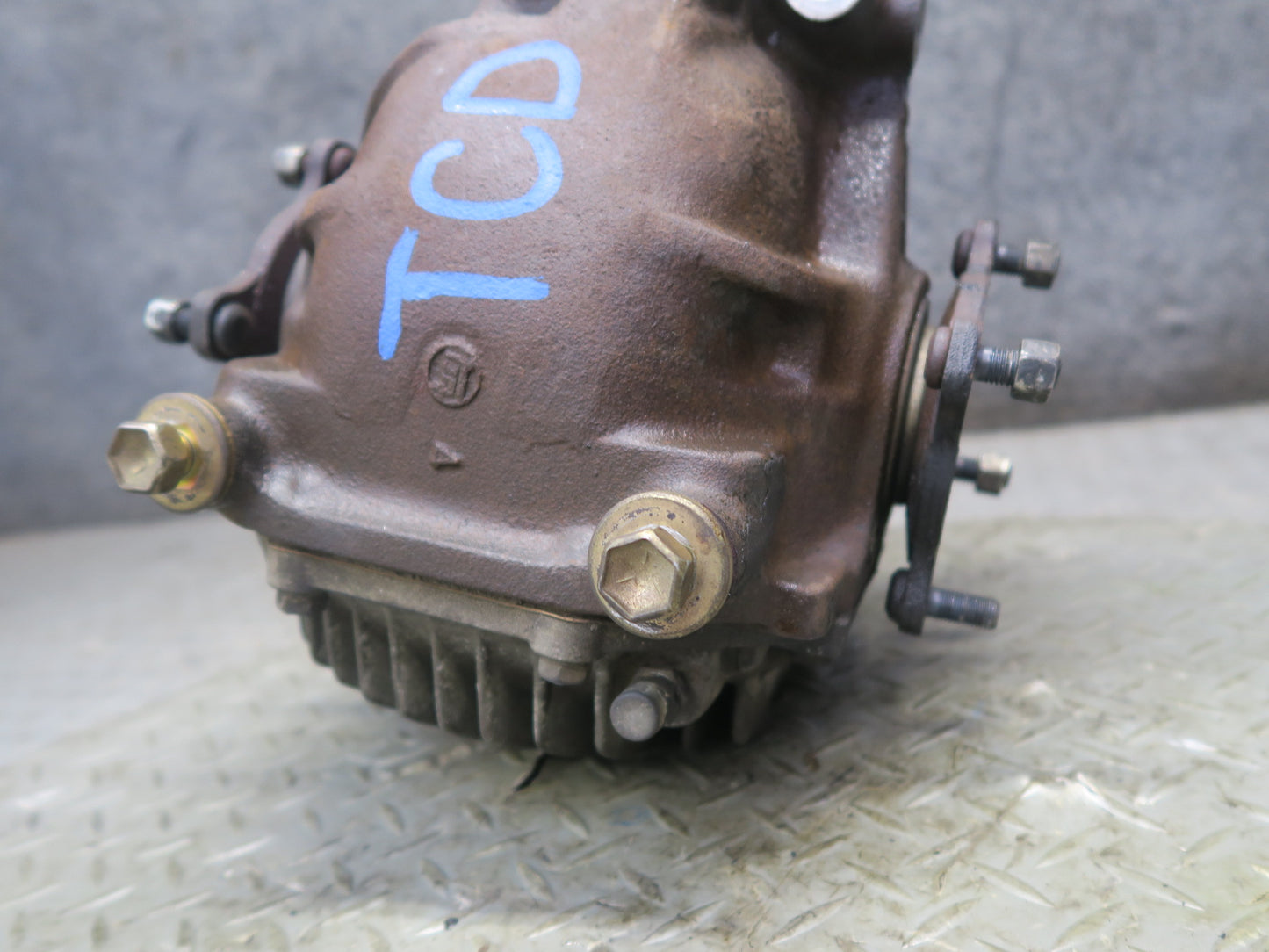 84-86 Toyota Cressida MX73 A/T Rear Differential Carrier 4.1 Ratio 45K Miles OEM