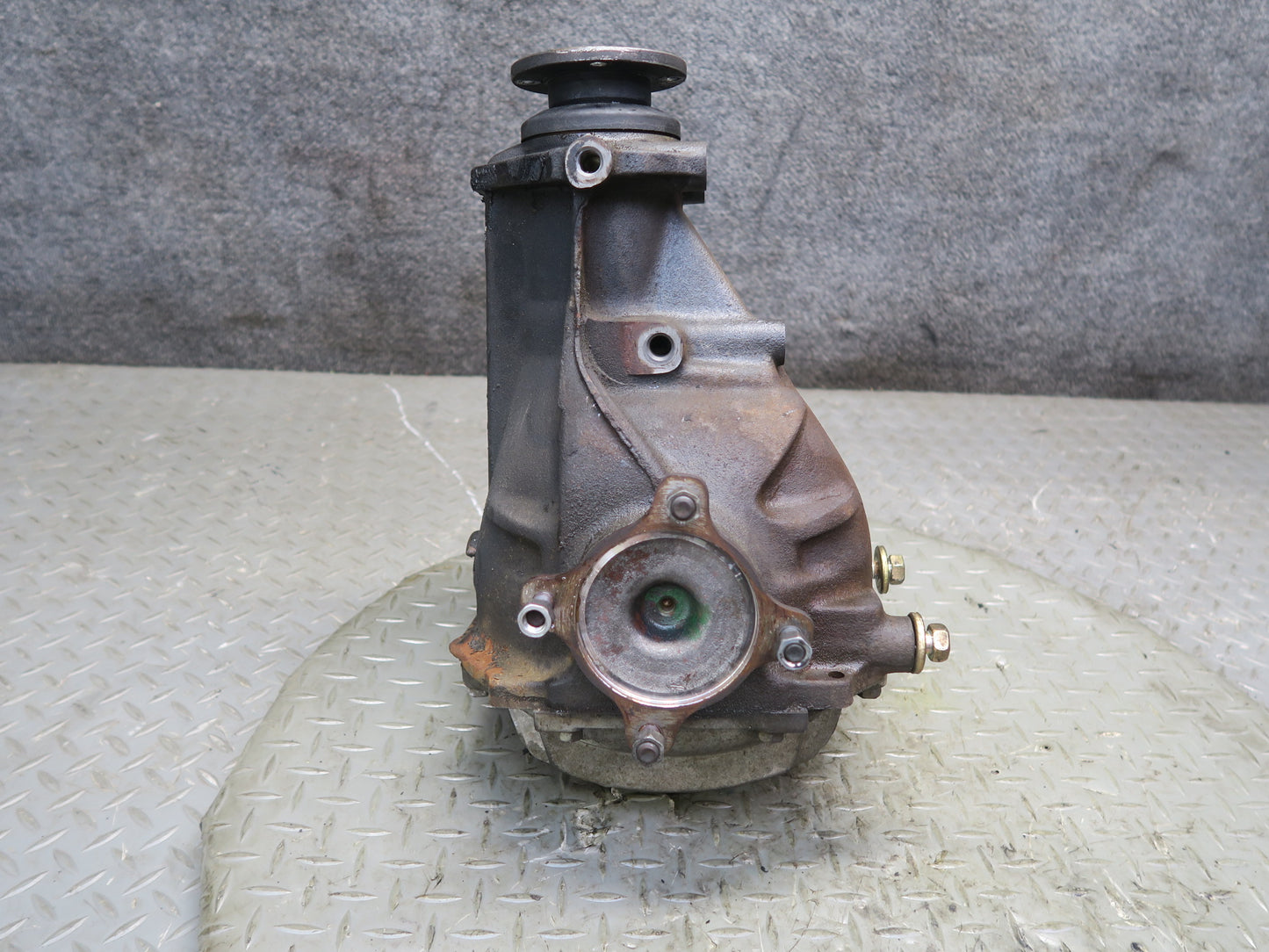84-86 Toyota Cressida MX73 A/T Rear Differential Carrier 4.1 Ratio 45K Miles OEM