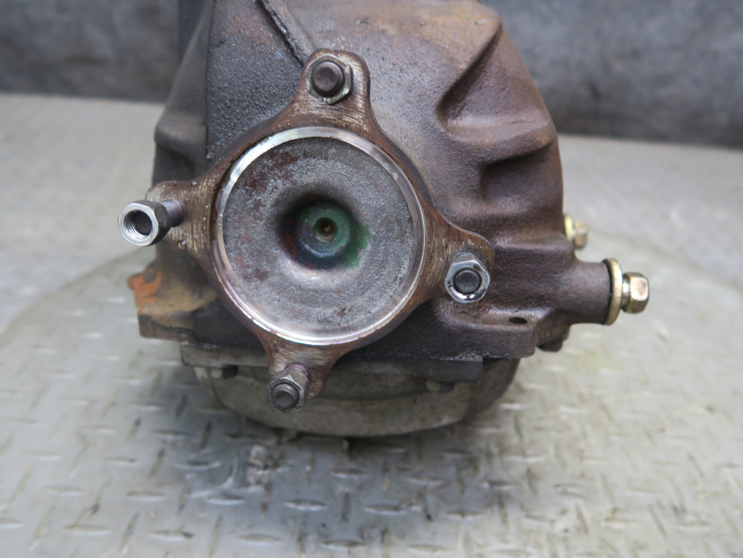 84-86 Toyota Cressida MX73 A/T Rear Differential Carrier 4.1 Ratio 45K Miles OEM