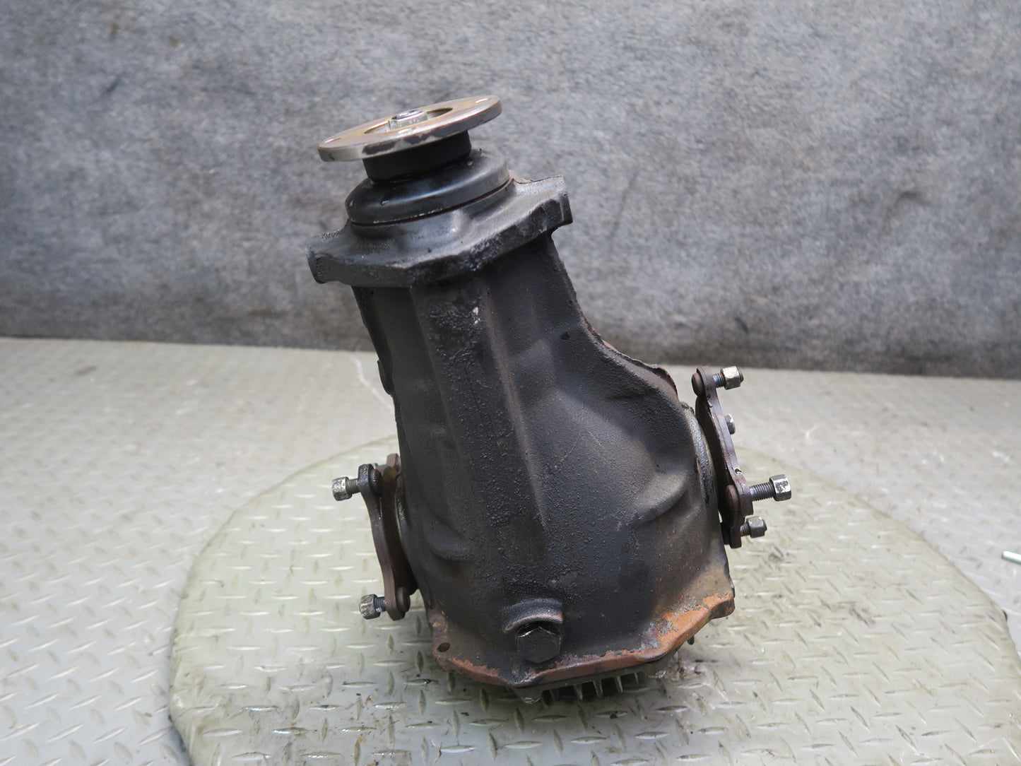 84-86 Toyota Cressida MX73 A/T Rear Differential Carrier 4.1 Ratio 45K Miles OEM