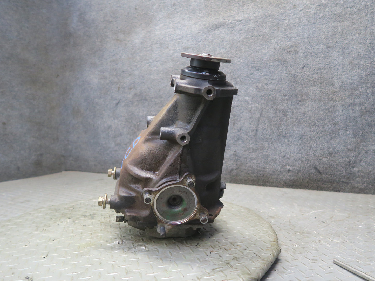 84-86 Toyota Cressida MX73 A/T Rear Differential Carrier 4.1 Ratio 45K Miles OEM