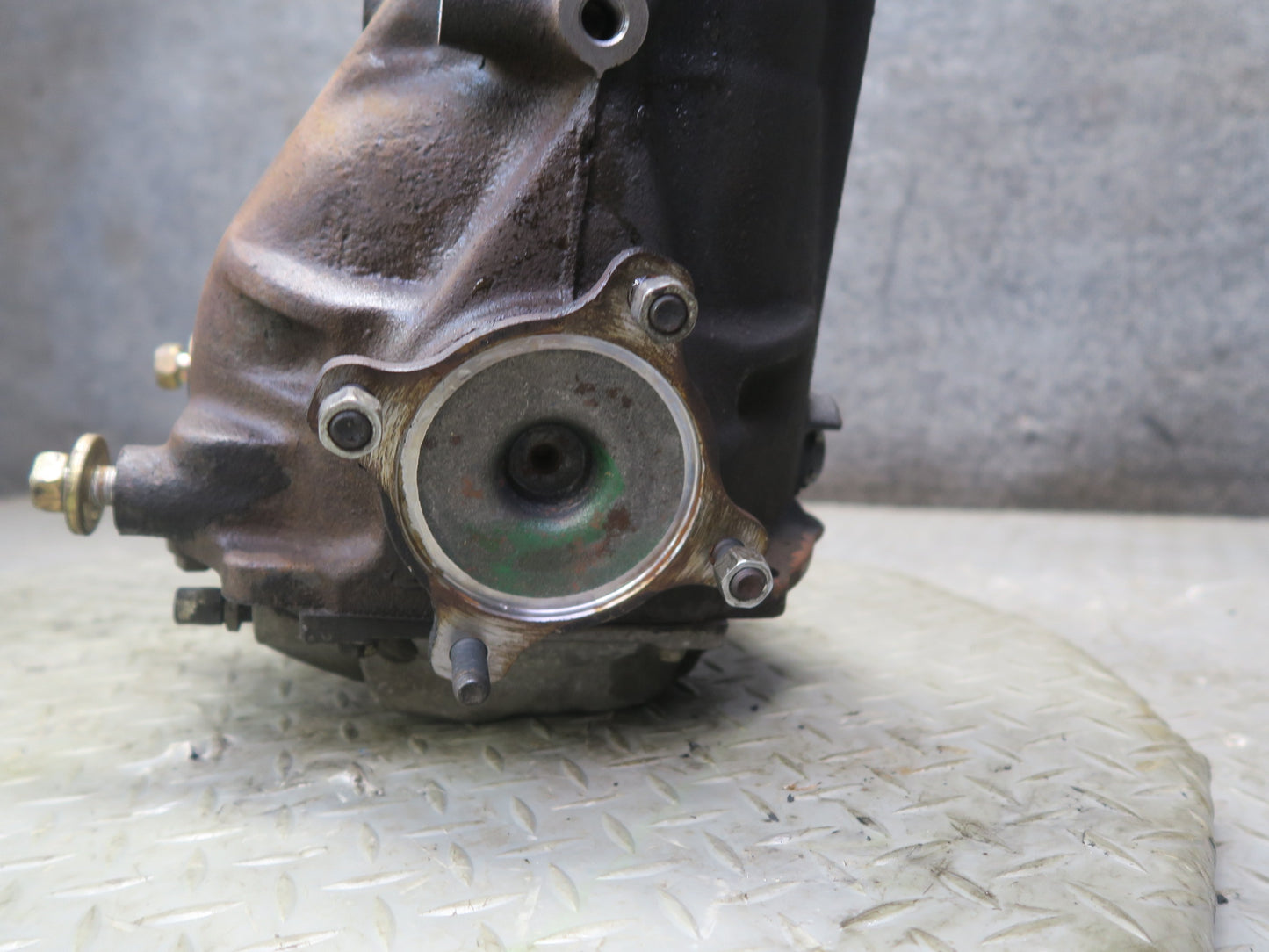 84-86 Toyota Cressida MX73 A/T Rear Differential Carrier 4.1 Ratio 45K Miles OEM