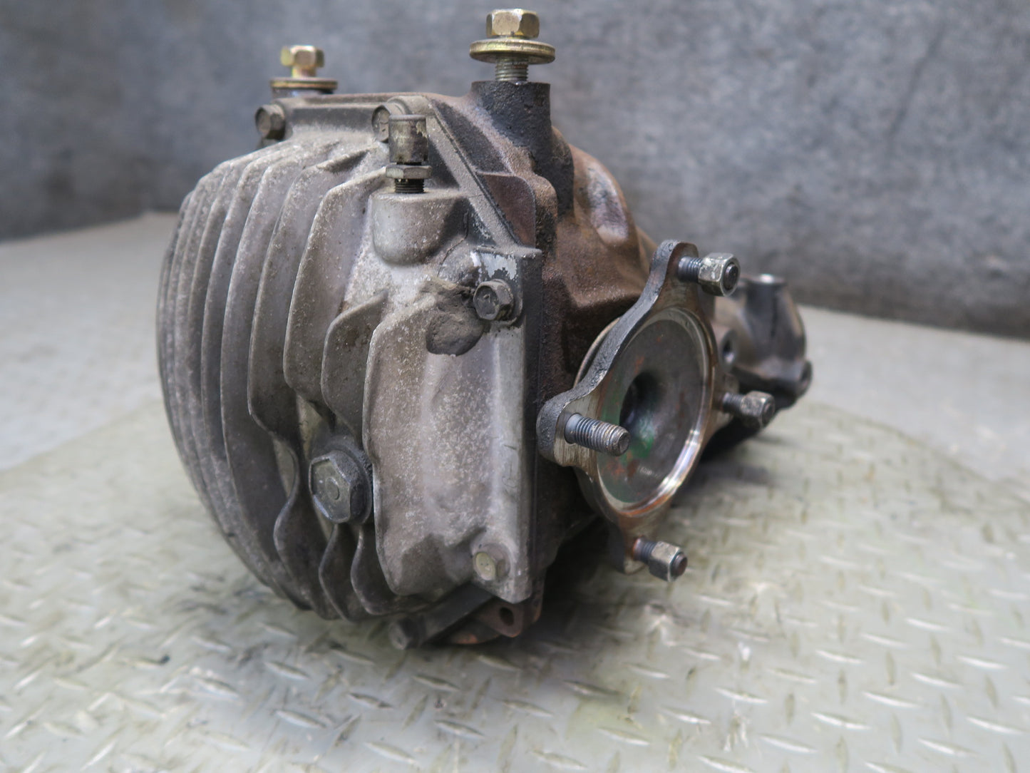 84-86 Toyota Cressida MX73 A/T Rear Differential Carrier 4.1 Ratio 45K Miles OEM