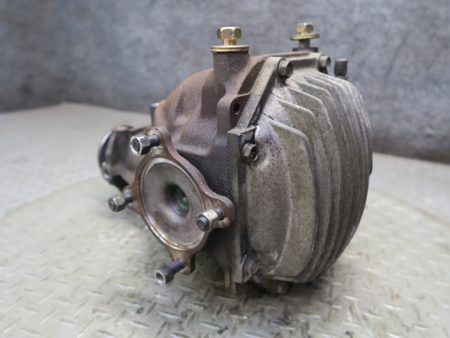 84-86 Toyota Cressida MX73 A/T Rear Differential Carrier 4.1 Ratio 45K Miles OEM