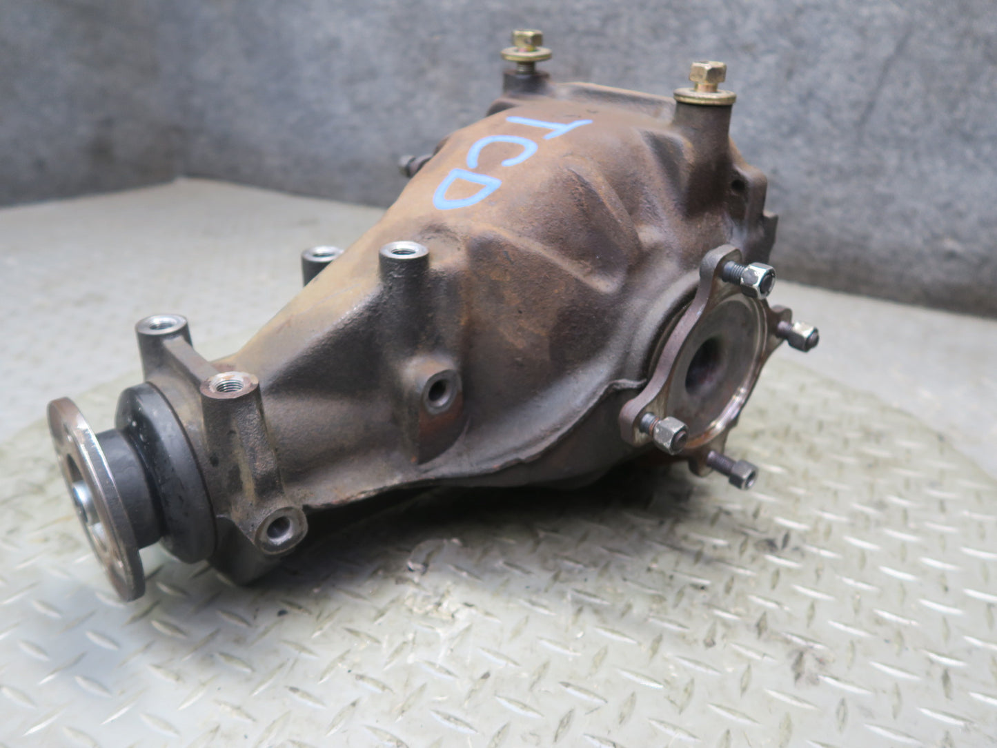 84-86 Toyota Cressida MX73 A/T Rear Differential Carrier 4.1 Ratio 45K Miles OEM